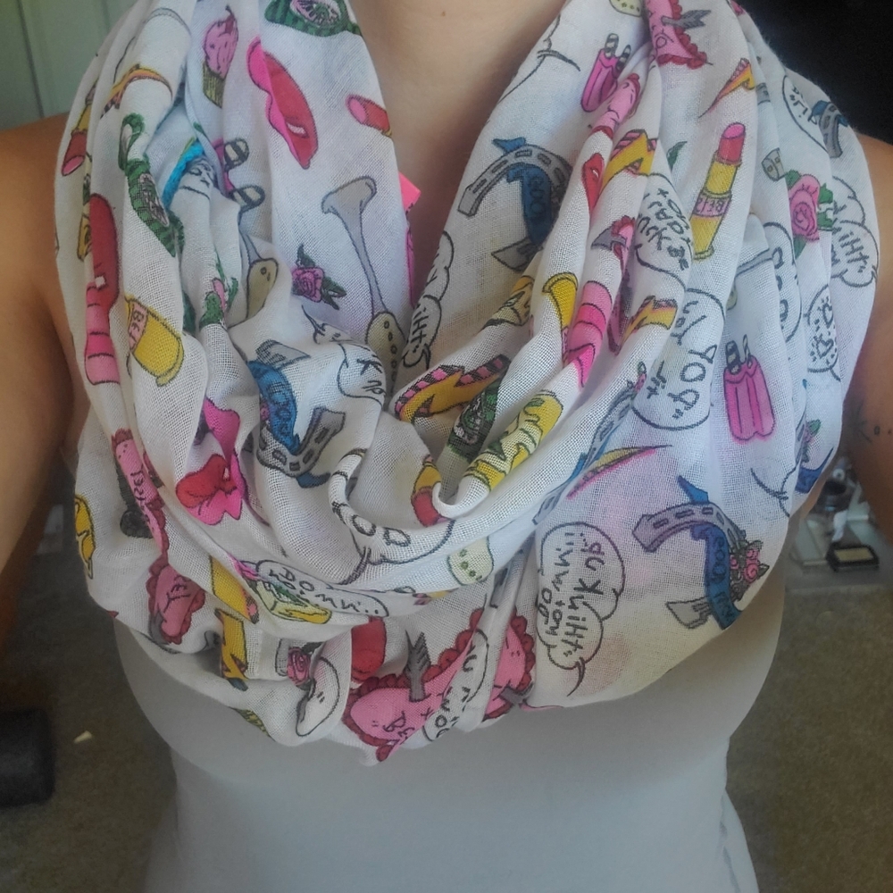 Like new! Y2K Betsey Johnson infinity scarf